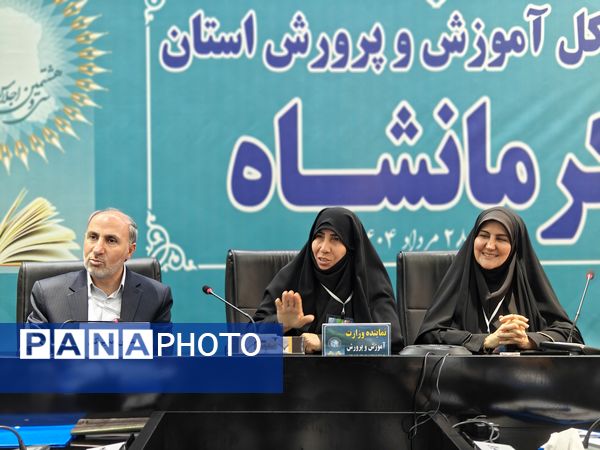 نشست صمیمانه نماینده وزیر آموزش و پرورش با دانش آموز خبرنگاران پانا کرمانشاه