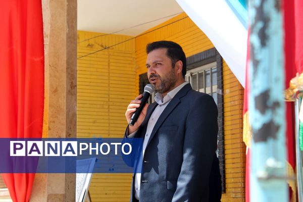نواختن زنگ سپاس معلم در دبستان دخترانه شاهد نرگس