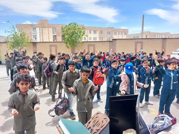 مراسم گرامیداشت شهدای خدمت در مدارس شهرستان فیروزکوه