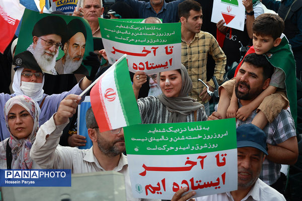 تجمع مردمی بشارت فتح در میدان انقلاب