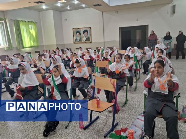 برگزاری جشن شکوفه ها در دبستان نجمه ناحیه یک شهرری