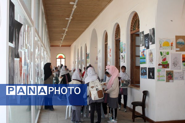 نمایشگاه نقاشی و طراحی دانش‌آموزان مدارس بوشهر با موضوع آزاد