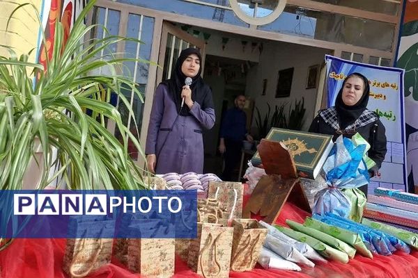 تجلیل از دانش آموزان برتر دبیرستان تاجیک بهارستان‌۲