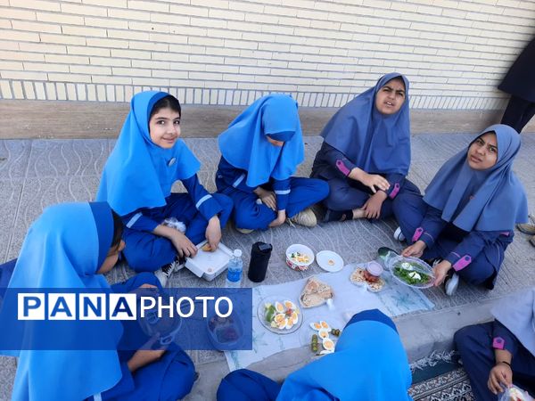 تخم مرغ، قهرمان کوچک سفره‌ها: جشنواره‌ای پرنشاط در دبستان دخترانه ام البنین