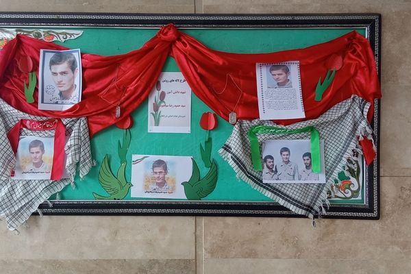 برگزاری طرح لاله های روشن به یاد شهید سید حمید رضا سیاهپوش در آموزشگاه دخترانه  فرزانگان ملارد 