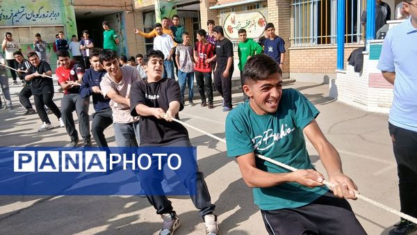 برگزاری مسابقات ورزشی دبیرستان معلم ساوجبلاغ در هفته تربیت‌بدنی