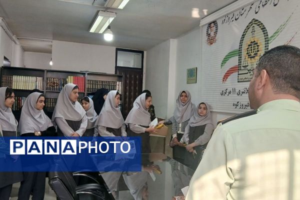 دیدار صمیمی آینده‌سازان با حافظان نظم و امنیت در کلانتری ۱۱ فیروزکوه