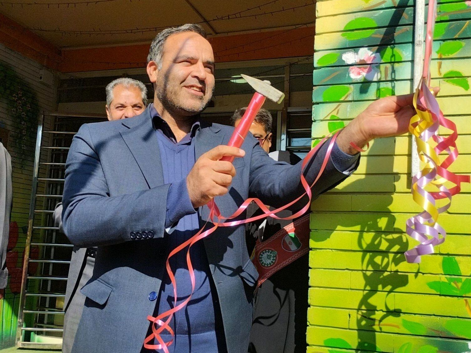 زنگ روز دانش آموز و تسخیر لانه جاسوسی دشمن در دبستان دخترانه شاهد شهید ناصری 