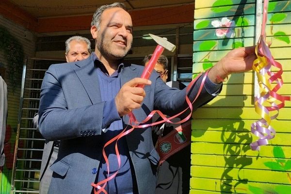 زنگ روز دانش آموز و تسخیر لانه جاسوسی دشمن در دبستان دخترانه شاهد شهید ناصری 