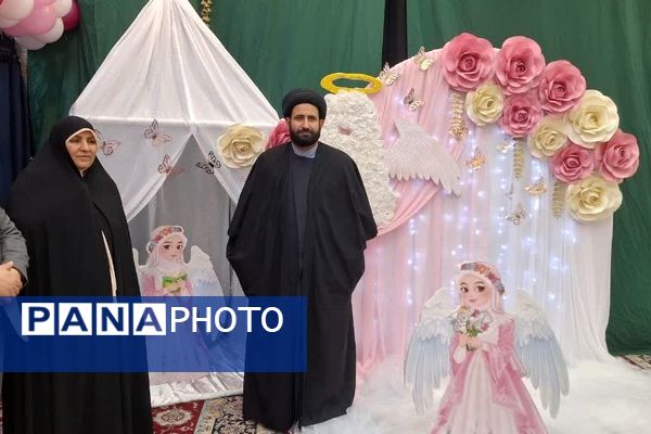 جشن عبادت ۱۳۰۰ نفر از دختران منطقه ۱۰ در مهدیه امام حسن مجتبی(ع)