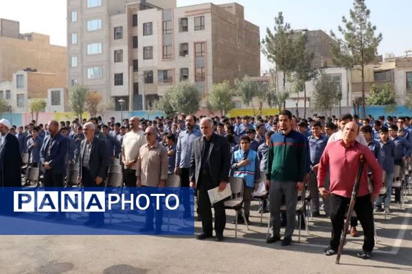 یادواره لاله‌های روشن در مدرسه تیزهوشان شهید بهشتی قرچک