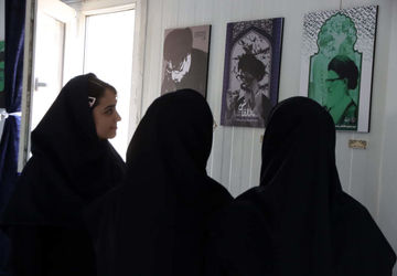 برپایی نمایشگاه پوستر پدر طالقانی با حضور فرزندانش در اسلامشهر