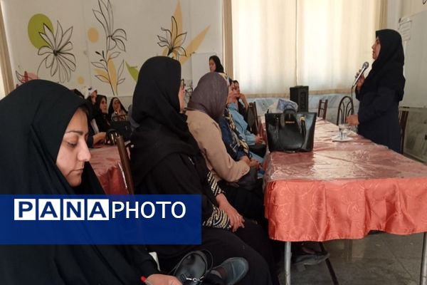 اولین  مجمع عمومی انجمن اولیاء و مربیان در دبیرستان شهید مجید دهنوی 