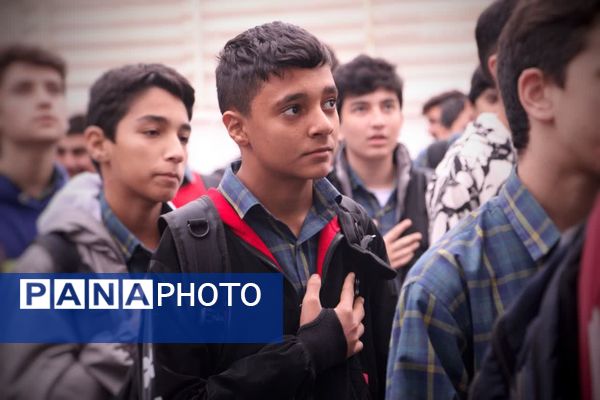 صبحگاه دانش‌آموزی در دبیرستان دوره اول شاهد گرگان