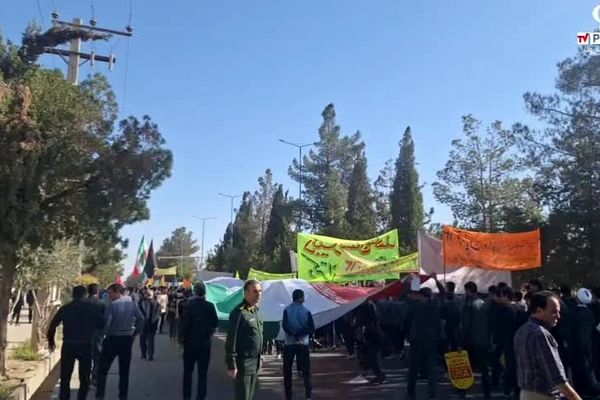 روایت پانا مهریز از راهپیمایی روز دانش آموز