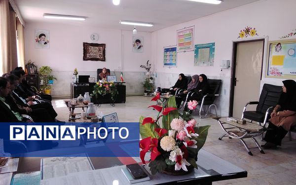 اولین جلسه انجمن اولیا و مربیان در دبیرستان نمونه اندیشه شهرستان کاشمر