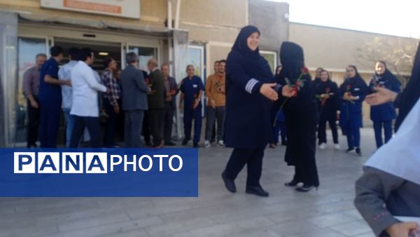 قدردانی پیشتازان دبستان شهید نجفی فدافن از پرستاران بیمارستان حضرت ابوالفضل
