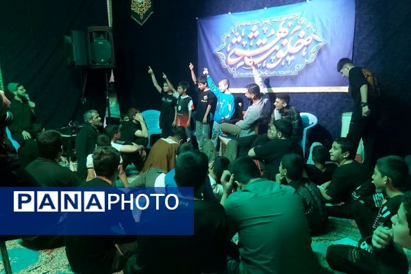 اعتکاف دانش‌آموزی در مسجد سیدالشهدا(ع) شیراز