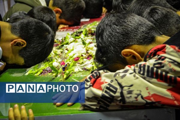 مراسم اکران فیلم سینمایی مجنون در دبیرستان کوثر شهر رباط‌سنگ