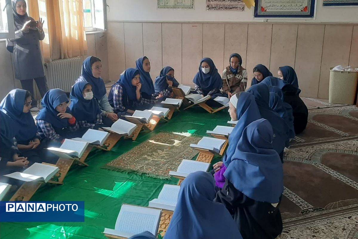 محفل انس با قرآن کریم در مدرسه نرگس و فرهیختگان2 پردیس