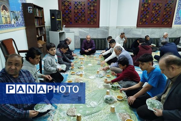 مراسم افطاری فرماندهان بسیج دانش‌آموزی و فرهنگیان در آموزش و پرورش ناحیه دو شهرری 