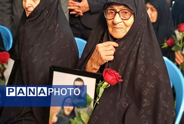 اشک و افتخار در شهرداری خشکبیجار؛ آیین ویژه دهه فاطمیه برای مادران شهدا