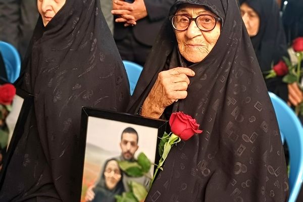 اشک و افتخار در شهرداری خشکبیجار؛ آیین ویژه دهه فاطمیه برای مادران شهدا