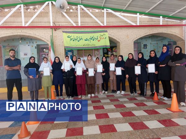 برگزاری مسابقه بینمدرسهای طنابزنی ویژه دختران در حاجیآباد