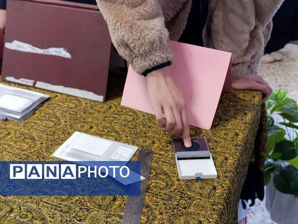 انتخابات مدرسه‌ای در دبیرستان هیات امنایی مطهره گالیکش