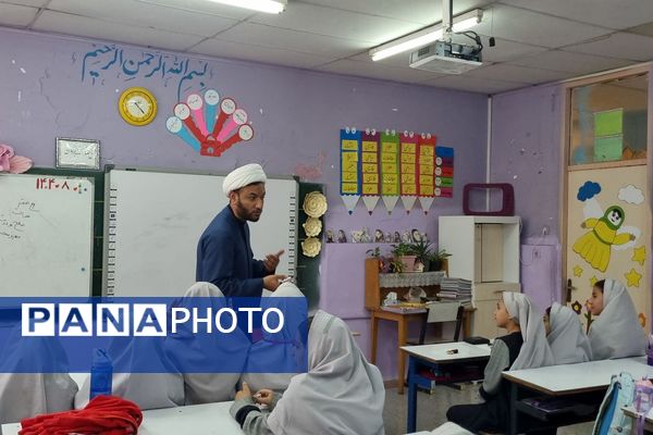 برگزاری مراسم به مناسبت ایام فاطمیه در دبستان راهیان نور ناحیه دو شهرری 