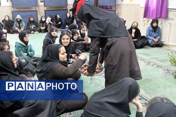 جشن و مولودی‌خوانی میلاد حضرت زهرا(س) در هنرستان آفرینش پردیس 