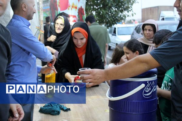 حضور پرانرژی نوجوانان در موکب دانش‌آموزی ملکان