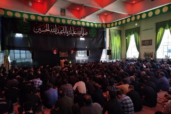 مراسم ظهر تاسوعا حسینی در مسجد شهدای گمنام 