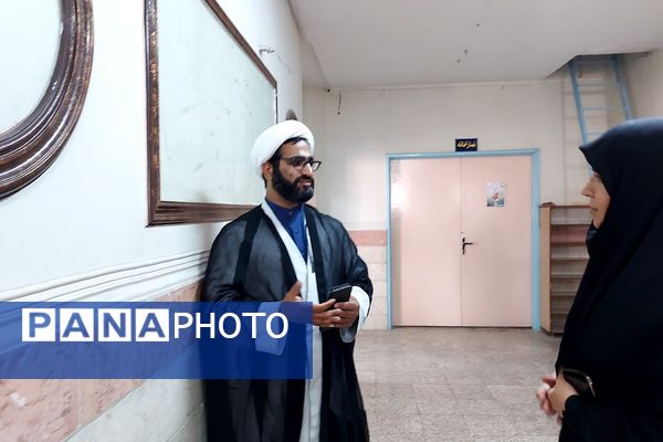 بازدید سرپرست معاونت پرورشی اداره آموزش و پرورش کهریزک از دبیرستان زنده‌یاد الهام شریعت
