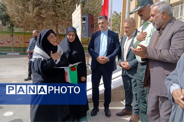 آیین بازگشایی مدارس با حضور نماینده مجلس شورای اسلامی در کهریزک 