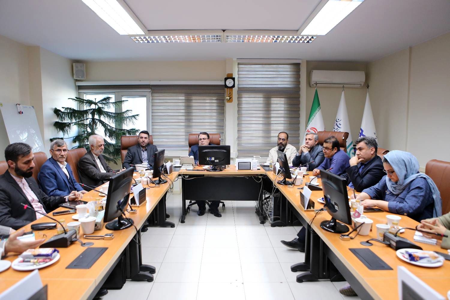 میزهای تخصصی بین‌الملل خانه کتاب و ادبیات ایران آغاز به کار کردند