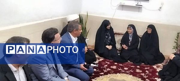 حضور معاون رئیس جمهوری در منازل جان باختگان معدن طبس در بخش انابد
