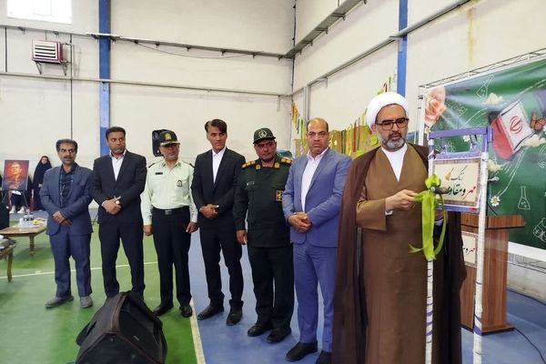  زنگ مهر مقاومت در دبیرستان فاطمیه مهریز برگزار شد