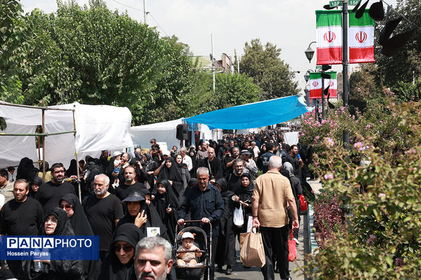 موکب «عشاق‌الحسین» سازمان دانش آموزی در راهپیمایی خانوادگی جاماندگان اربعین حسینی - تهران/ 2