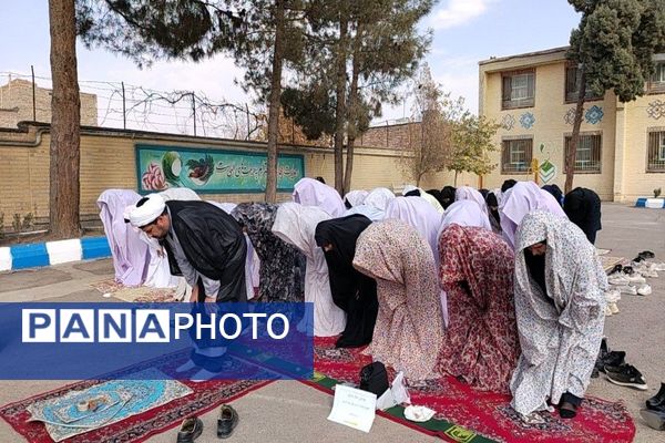 اقامه نماز باران در دبیرستان شهید مجید دهنوی نیشابور 