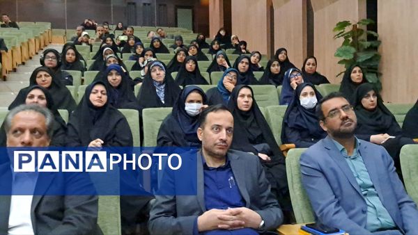 رونمایی از کتاب "اردک دیوانه" 