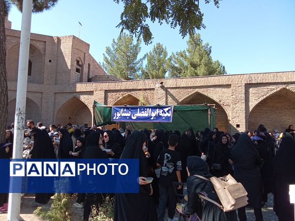 جاماندگان اربعین حسینی در  راهپیمایی حرم تا حرم نیشابور 