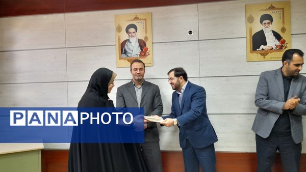 مراسم تجلیل از زحمات بانوان اداره آموزش و پرورش ملارد به مناسبت روز مادر 