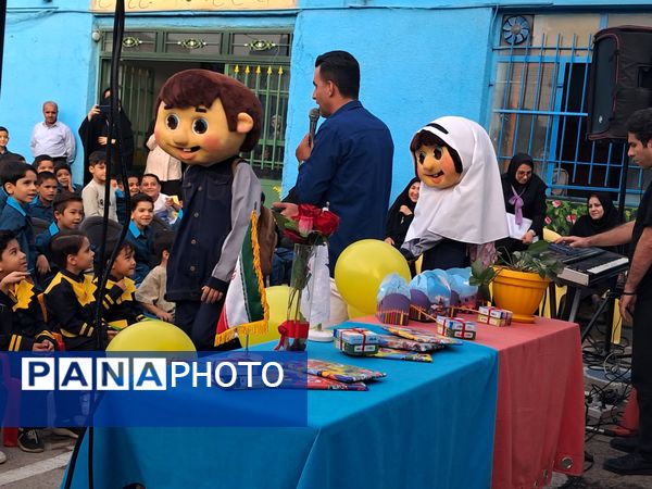 دانش آموزان در آغوش مدرسه