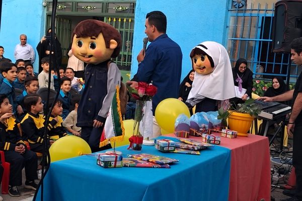 دانش آموزان در آغوش مدرسه