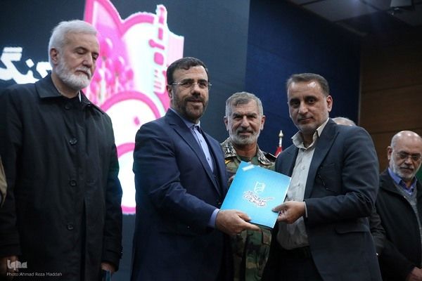 تقدیر از مدیرکل آموزش و پرورش فارس در برگزاری کنگره ملی شهدای استان در شیراز