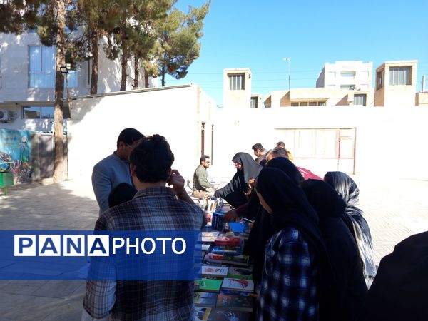 جمعه بازار کتاب در کاشمر