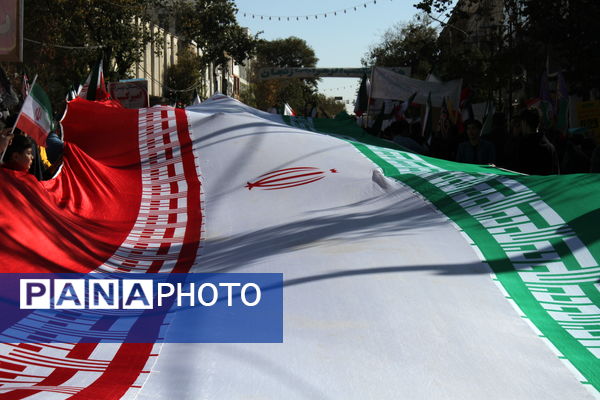 حضور پرشور دانش آموزان زنجانی در راهپیمایی ۱۳ آبان