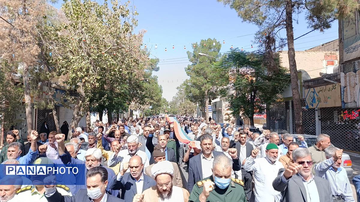 خلیل اباد همگام با ملت ایران فریاد خشم و نصر در نماز جمعه طنین انداز شد
