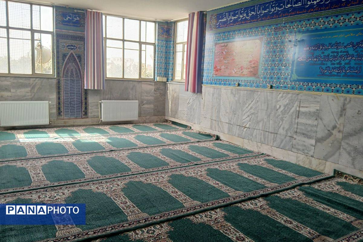 غبارروبی نمازخانههای مدارس شهرستان ملارد در آستانه آغاز سال تحصیلی